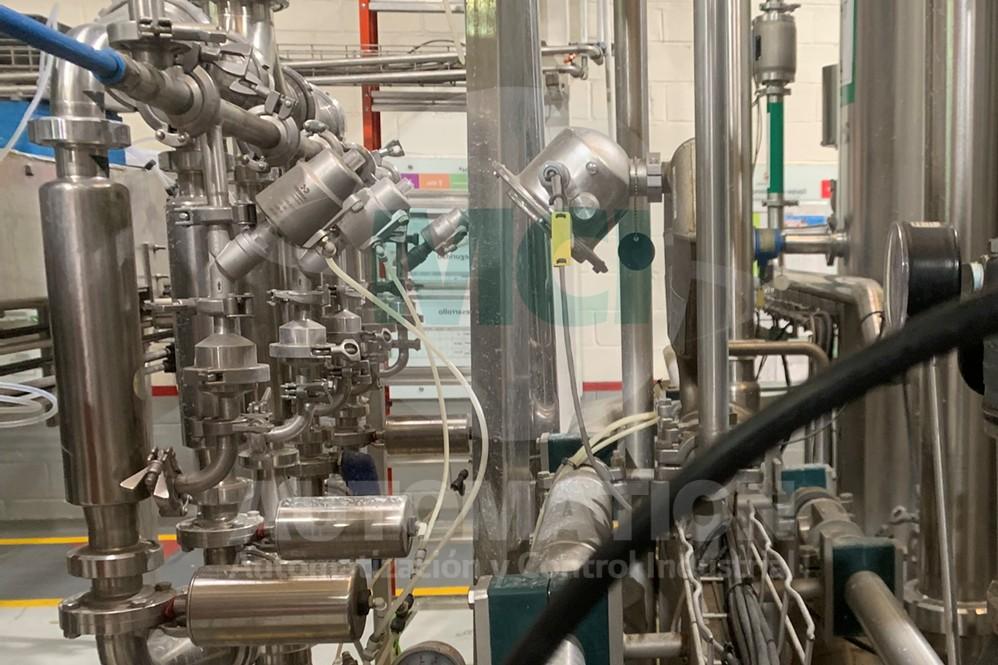 Sistema digital registrando producción de planta de forma automática sin usar papel.