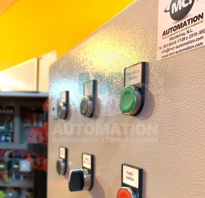 Reemplazo y reubicación de tablero de control y tablero eléctrico industrial en proceso de automatización