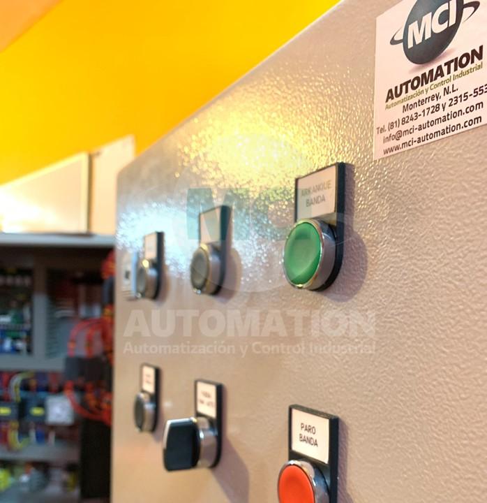 Reemplazo y reubicación de tablero de control y tablero eléctrico industrial en proceso de automatización