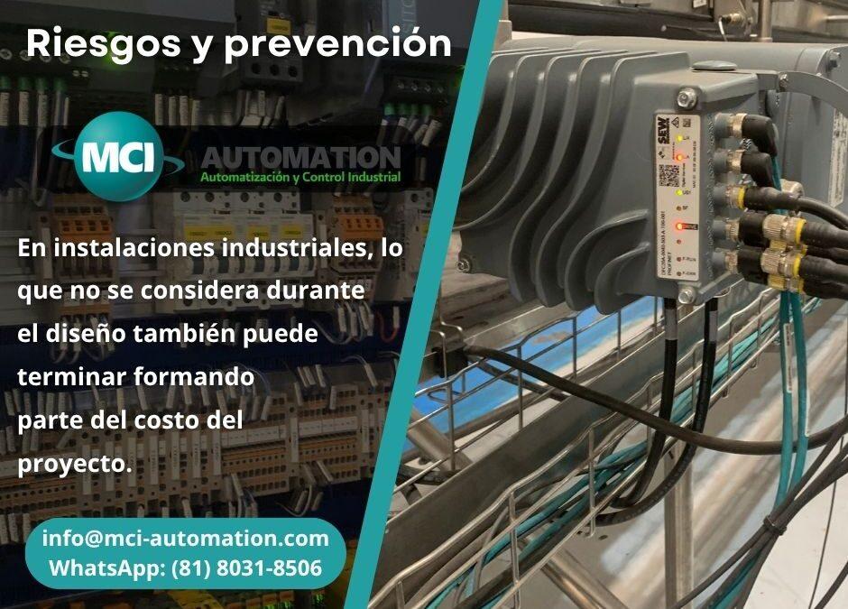 Cableado de larga distancia entre un variador de frecuencia y un motor industrial, mostrando los riesgos eléctricos asociados al tendido de cable.