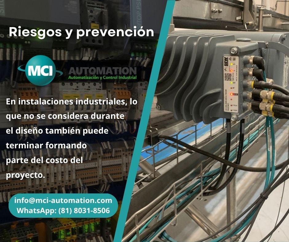 Cableado de larga distancia entre un variador de frecuencia y un motor industrial, mostrando los riesgos eléctricos asociados al tendido de cable.