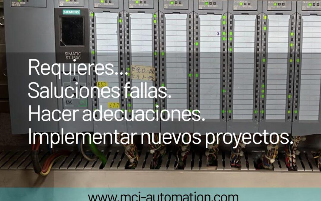 Proyecto de automatización industrial con PLC, HMI y sensores instalados en un tablero de control.
