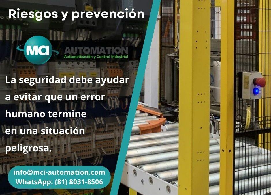 Sistema de seguridad para una máquina industrial con paro de emergencia, sensores, enclavamientos y dispositivos de protección para operadores.