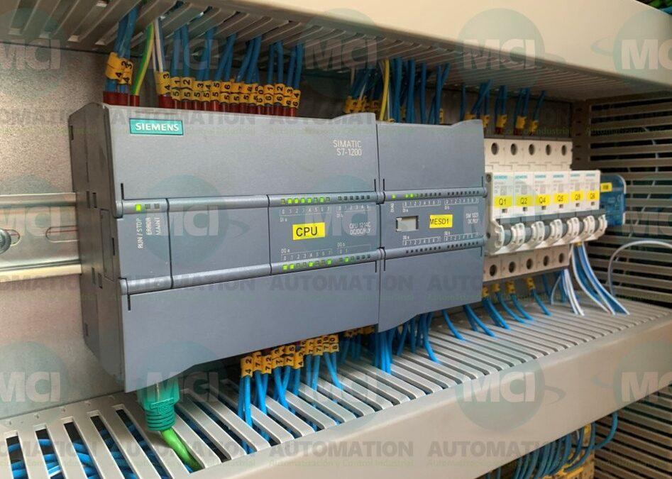 Programación de PLC industrial para proyectos de control, automatización e integración de máquinas y procesos industriales