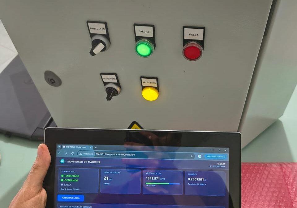 Integramos PLC, HMI, SCADA y soluciones IIoT para consultar variables de operación, centralizar información y habilitar el monitoreo industrial a distancia.